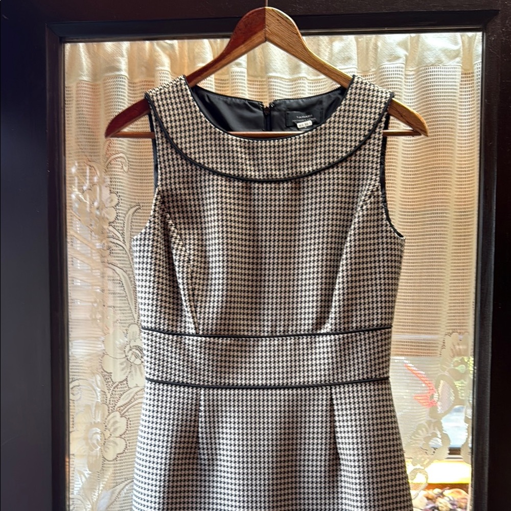 Tahari Black and White Houndstooth Midi Dress. Size 2